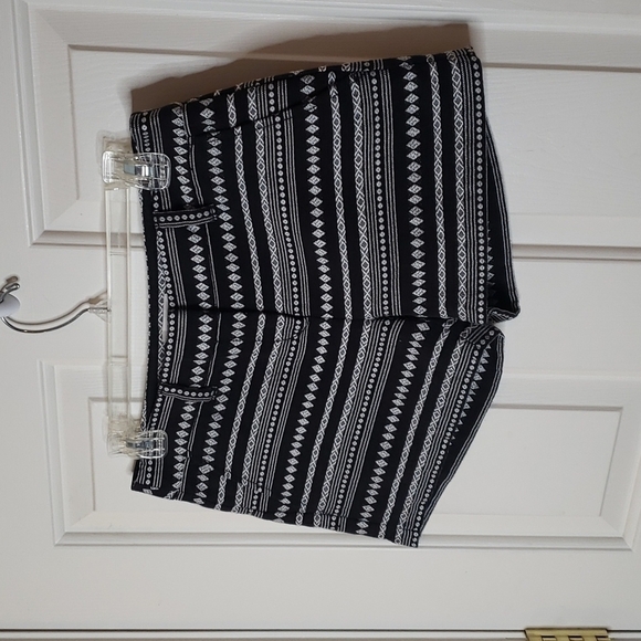 loft Tribal Print Jacquard Shorts Size 0 - Picture 3 of 7